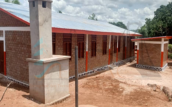 Bâtiment pendant la nuit